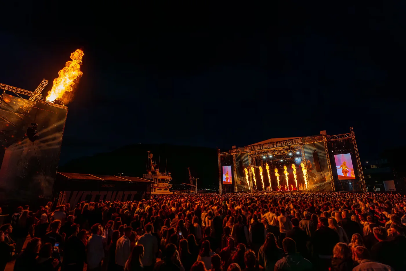 Rakettnatt Music and Arts Festival – festivalstemning med scenelys