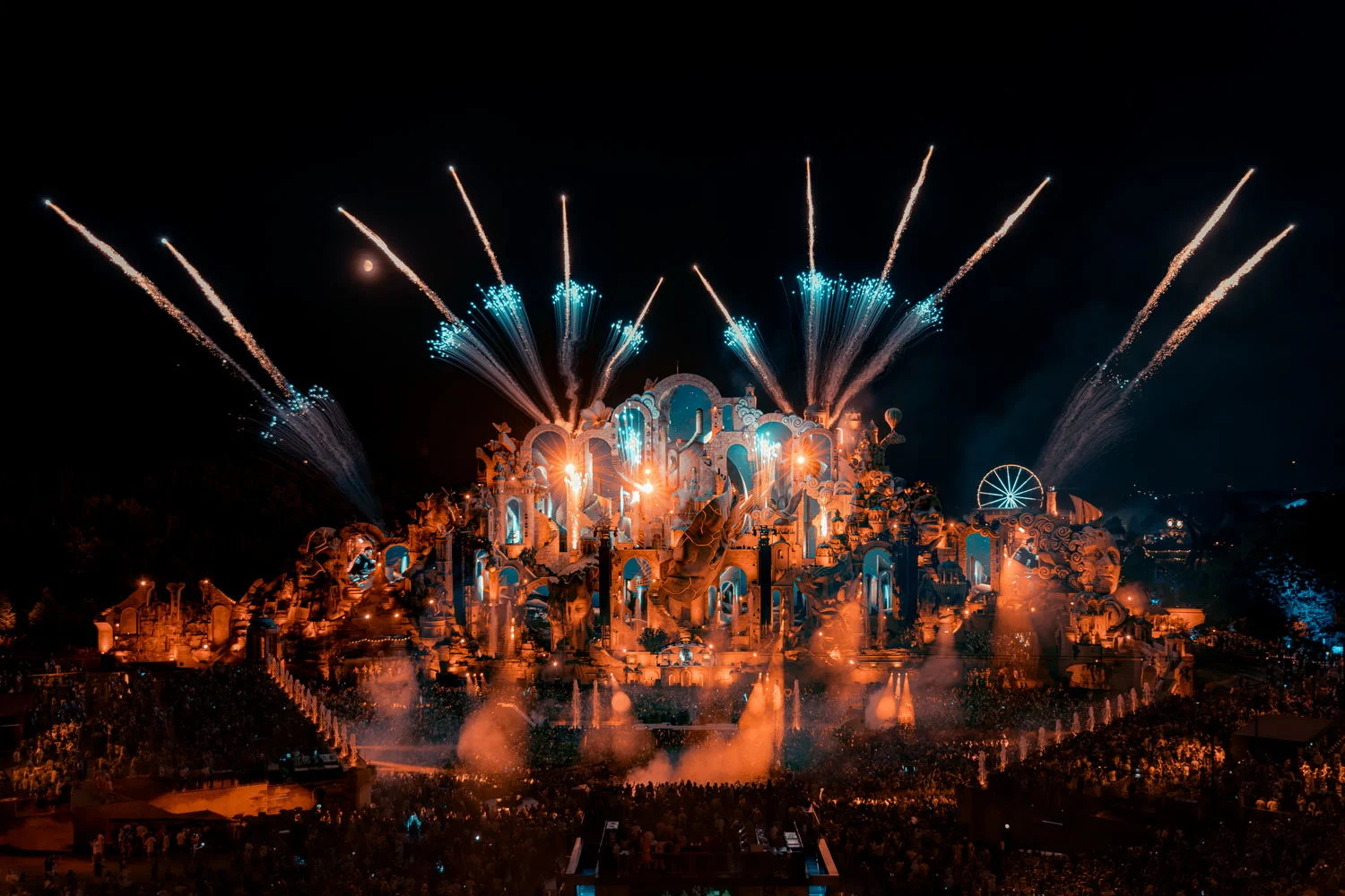 Consciencia-hovedscenen på Tomorrowland Belgium 2026 med fyrverkeri om natten