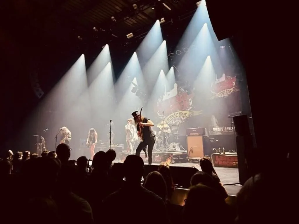 LEGENDS of ROCK Tribute Festival – scene og publikum