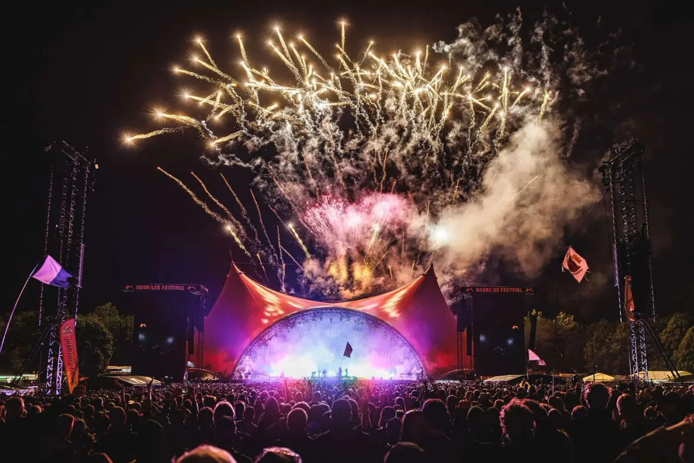 Roskilde Festival – festivalstemning med scenelys