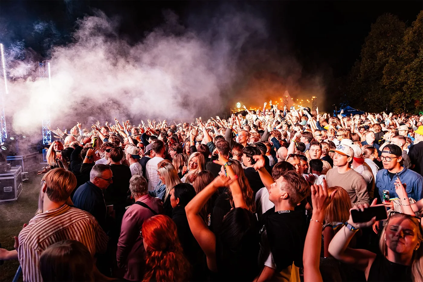 Bonfire Festival – festivalstemning med scenelys