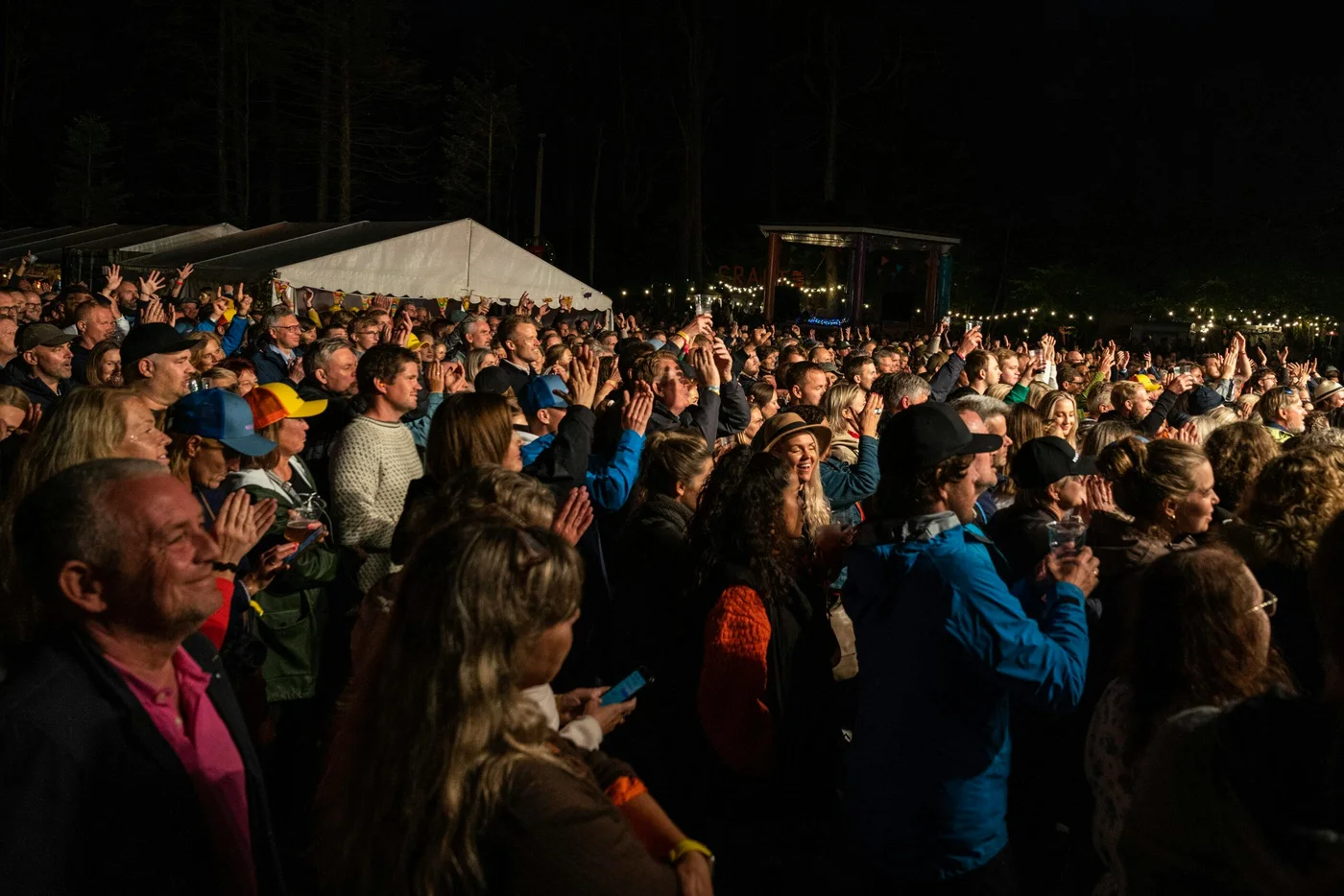 Vangenfestivalen – festivalstemning med scenelys